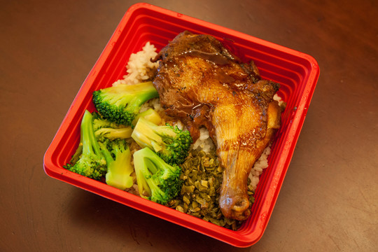雞腿飯