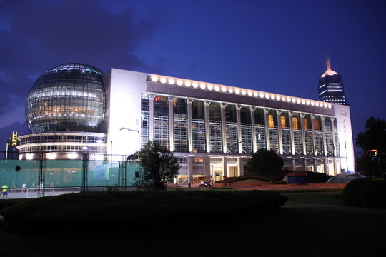上海國(guó)際會(huì)議中心夜景