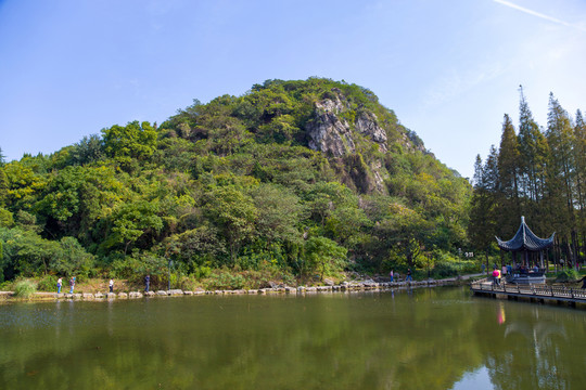 山丘湖泊