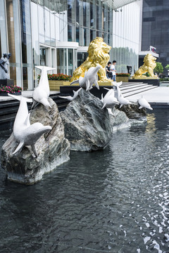 海豚雕塑
