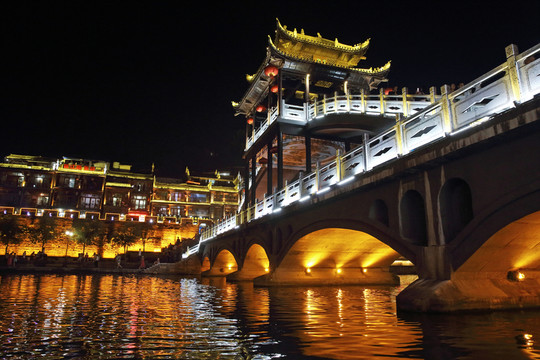 鳳凰沱江夜景