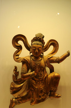 木雕天人像