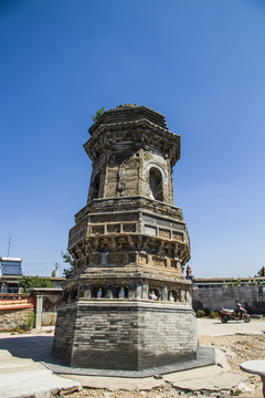 前衛(wèi)斜塔