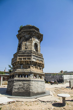 前衛(wèi)斜塔