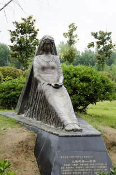 女媧雕塑
