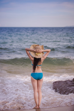 海邊美女背影