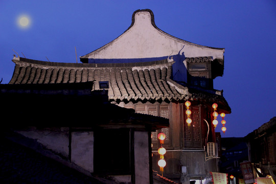 古鎮(zhèn)月色