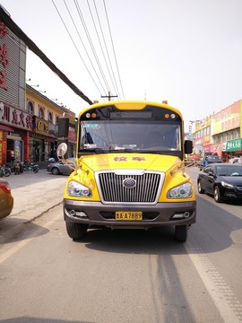 校車