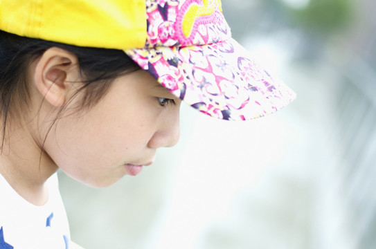 兒童 戴帽子的小女孩