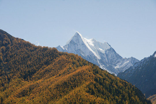 四川稻城亞丁的神山