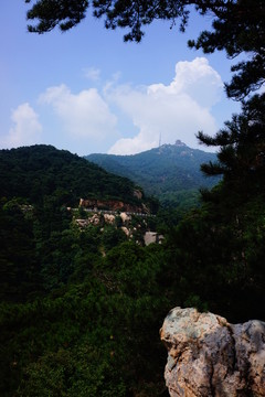 沂山玉皇頂遠(yuǎn)眺