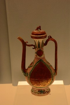 景德鎮(zhèn)窯五彩描金執(zhí)壺