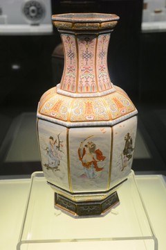 粉彩八仙人物圖瓶