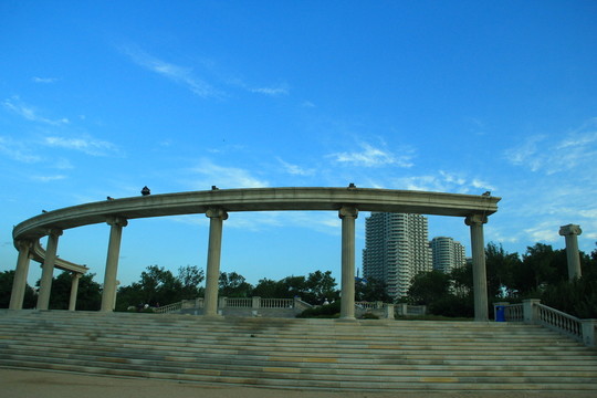 歐式建筑  海邊休閑廣場