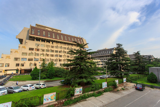 北大校園風(fēng)光逸夫樓理工科樓群
