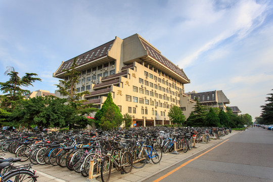 北大校園風(fēng)光逸夫樓理工科樓群
