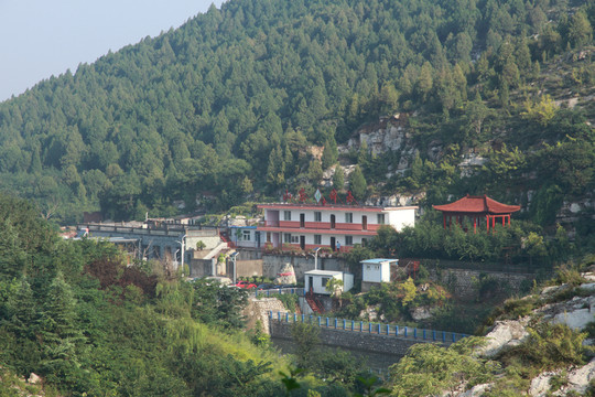 濟(jì)南歷陽(yáng)湖畔
