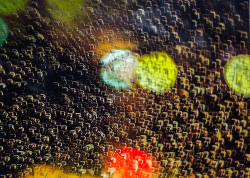 雨窗斑斕光影