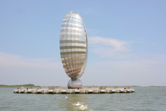 滴水湖湖心雕塑