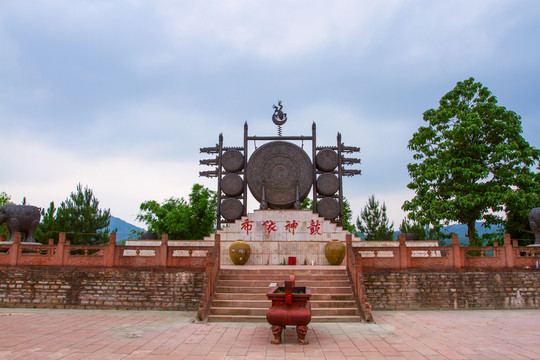布依神鼓廣場