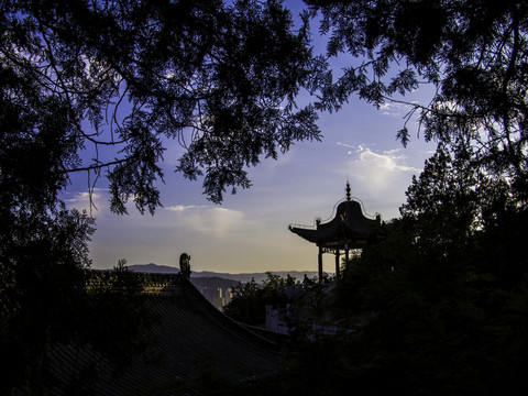 白塔山 亭