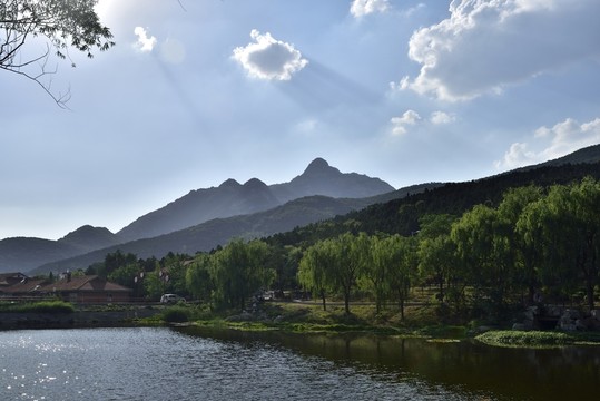 湖光山色云影
