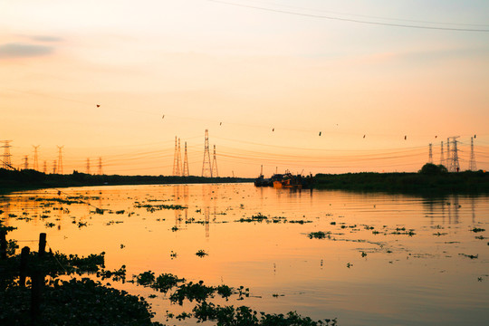 夕陽西下 河道