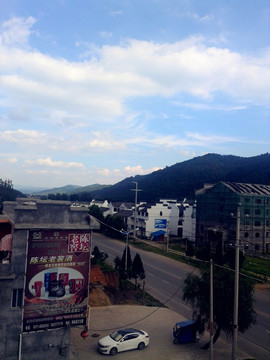 山村一角