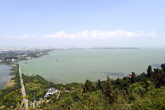 滇池