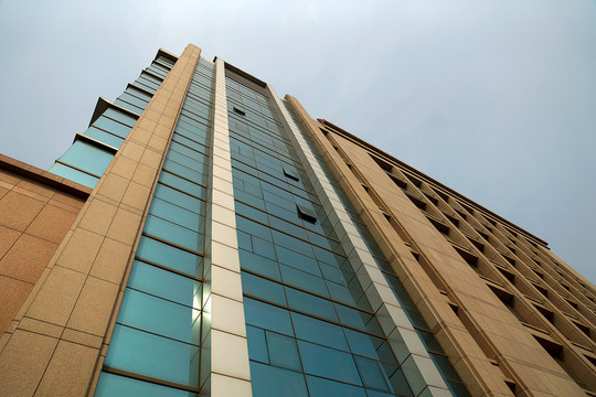 仰拍玻璃幕墻建筑
