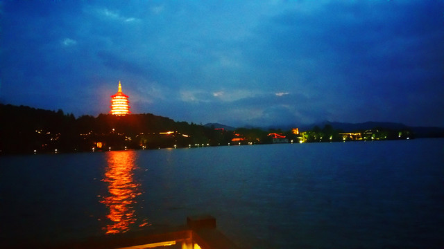 雷峰塔夜景山水畫(huà)