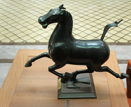 鋼制馬