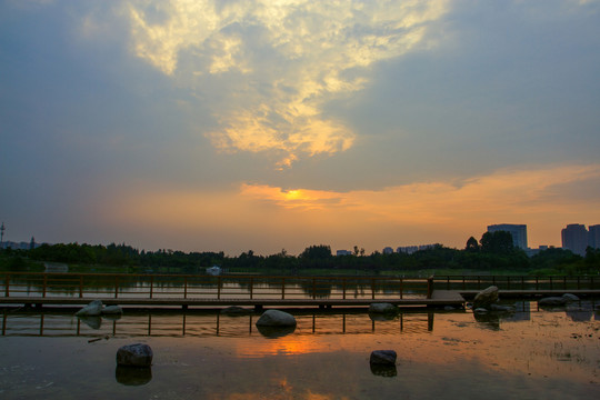 公園霞光圖片