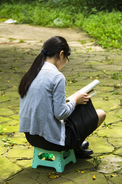 認(rèn)真看書