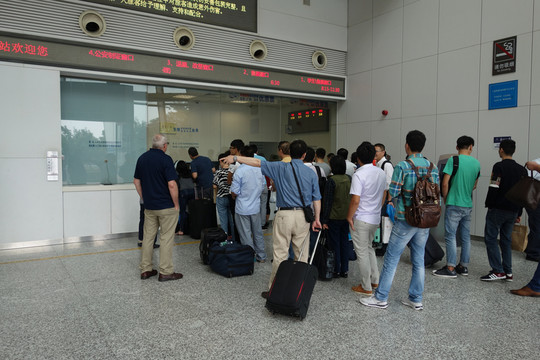 蘇州高鐵北站售票廳一角