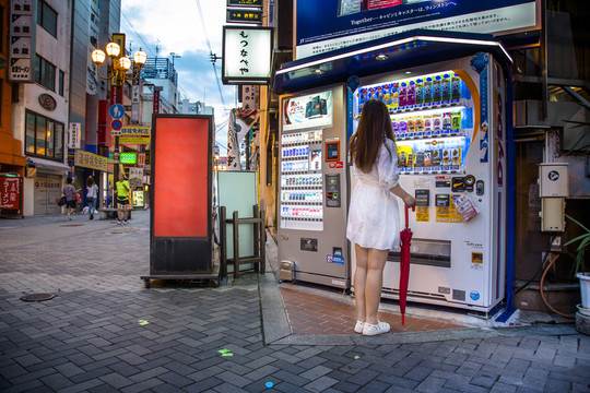 日本商業(yè)街自動售貨機高清大圖