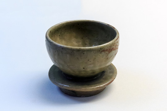 東晉文物瓷器青釉帶托杯