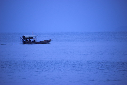 海上小船
