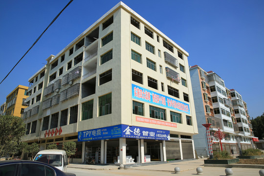 小區(qū)建筑一角