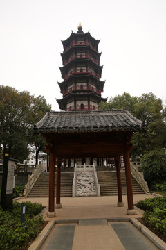 繩金塔
