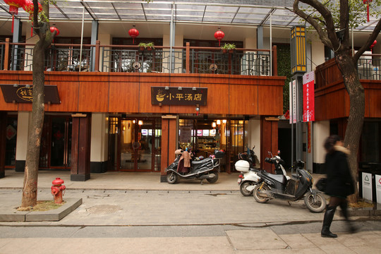 南昌繩金塔街景