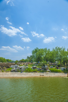 河岸風(fēng)光