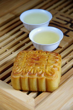 月餅和茶具