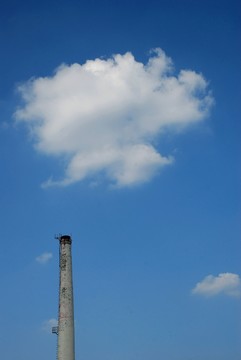 藍天白云 煙囪