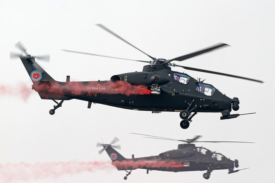 武裝直升機飛機表演