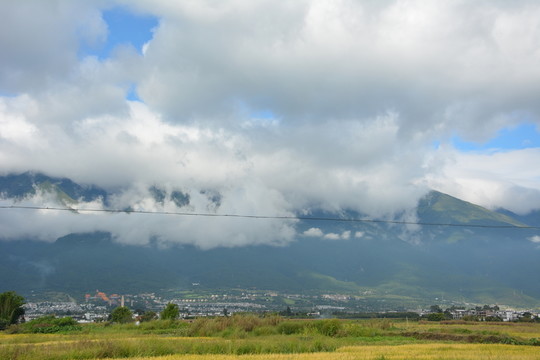 藍天白云 云彩 遠山 草原