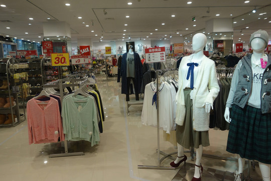 服飾賣(mài)場(chǎng)
