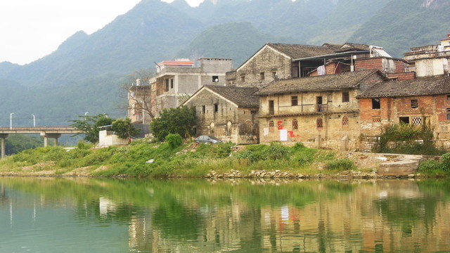 水口岸邊民居