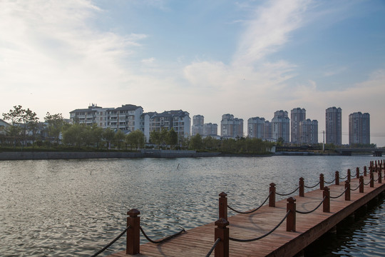 海邊的高樓