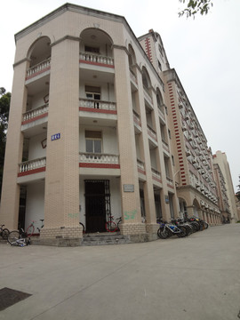 廈門大學(xué)